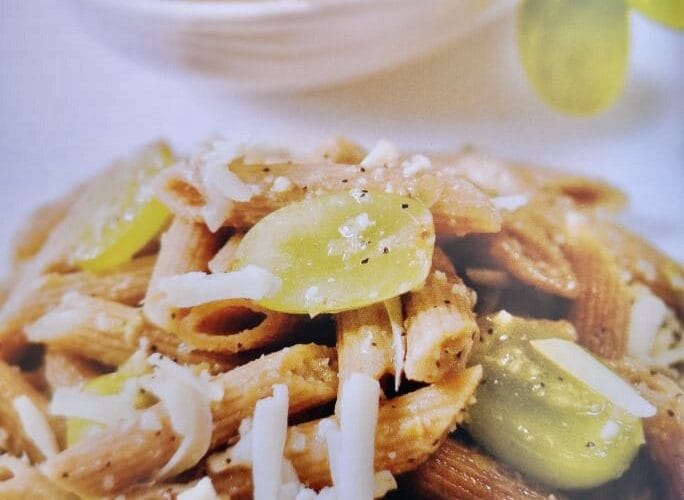 De Cecco Integrale Penne with grapes and gruyere