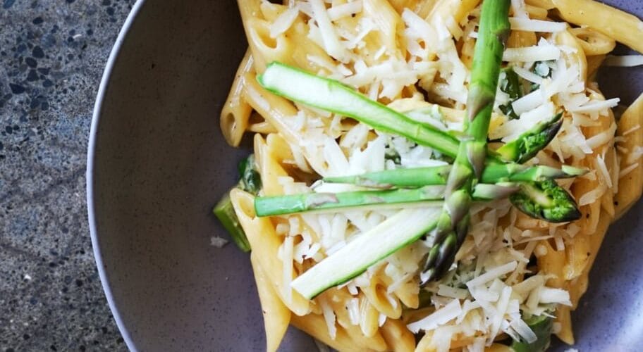 Penne De Cecco with carbonara of asparagus