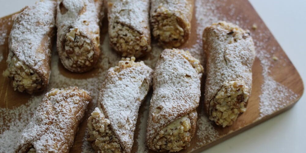 CANNOLI PASTRY SHELLS WITH RICOTTA