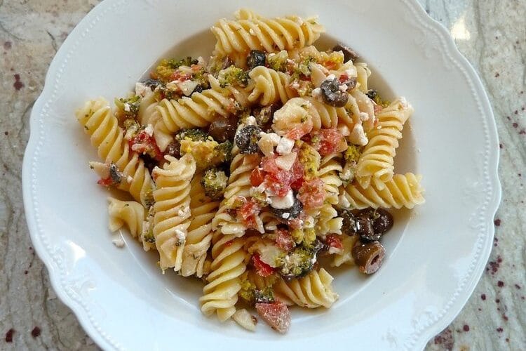 PASTA WITH FETA, MARINATED OLIVES AND BROCCOLI