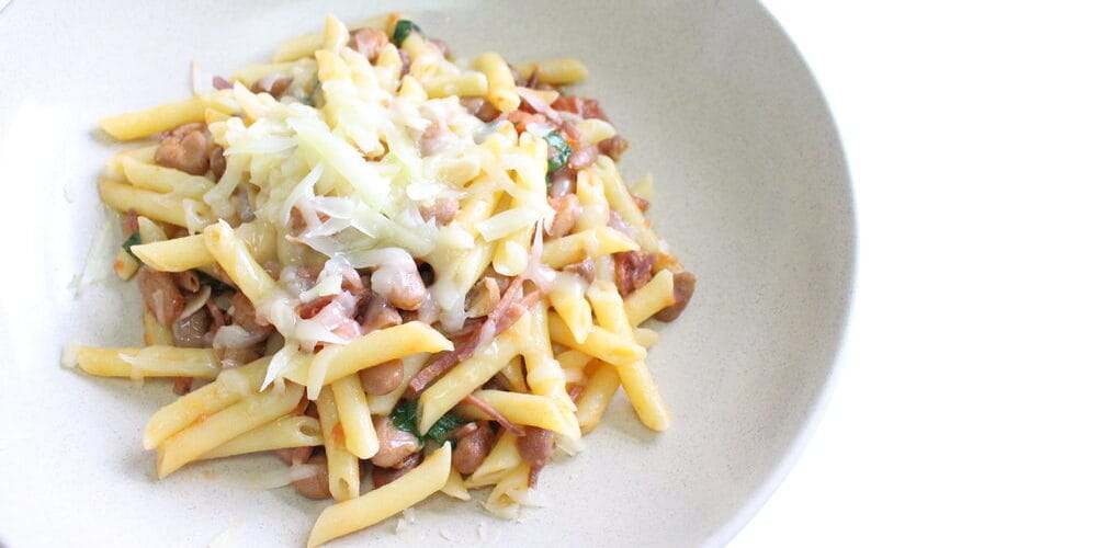 WATCH: Penne piccole lisce with prosciutto, borlotti beans, mint & Pecorino cheese