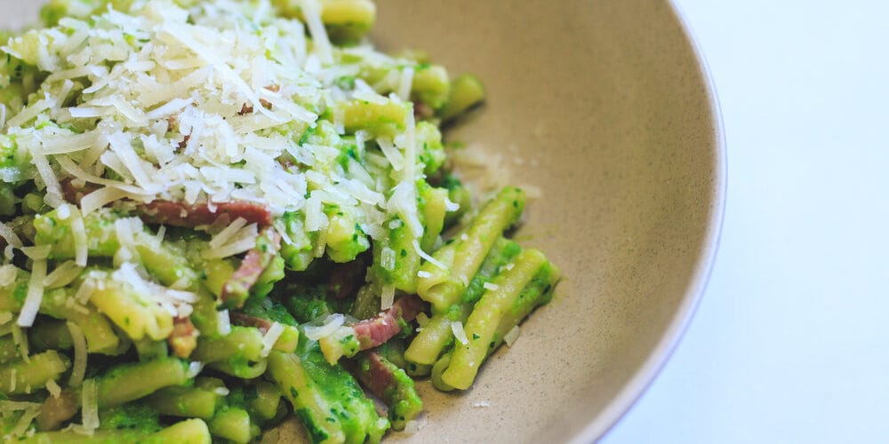 Casareccie alla Fiorentina Casareccie with prosciutto and pea purée