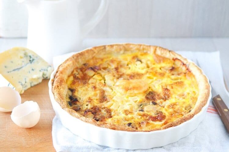 Summer Quiche with gorgonzola and spring onion