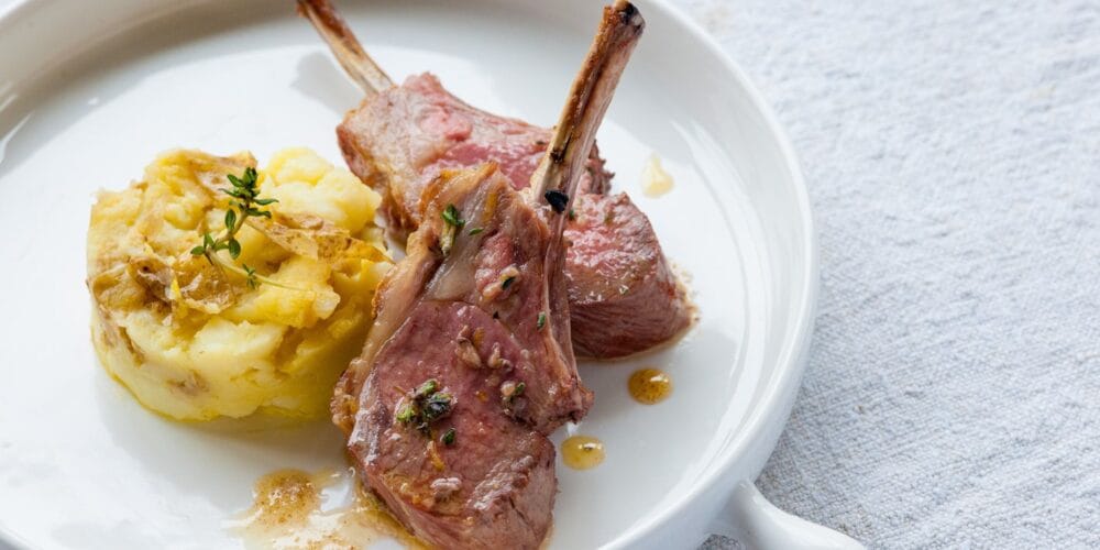 Crusted lamb cutlets with crushed Roquefort potatoes