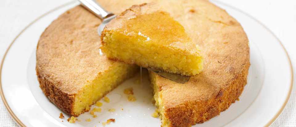 Lemon polenta cake